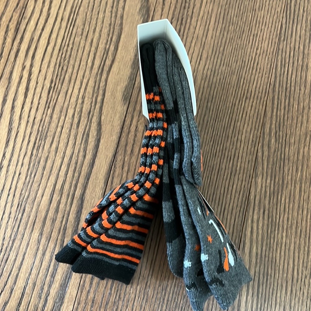 Women’s and Dog Matching Halloween Socks - Picture 2 of 6